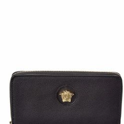 Brand new 👍 Versace La Medusa Leather Zip Around Wallet 😍